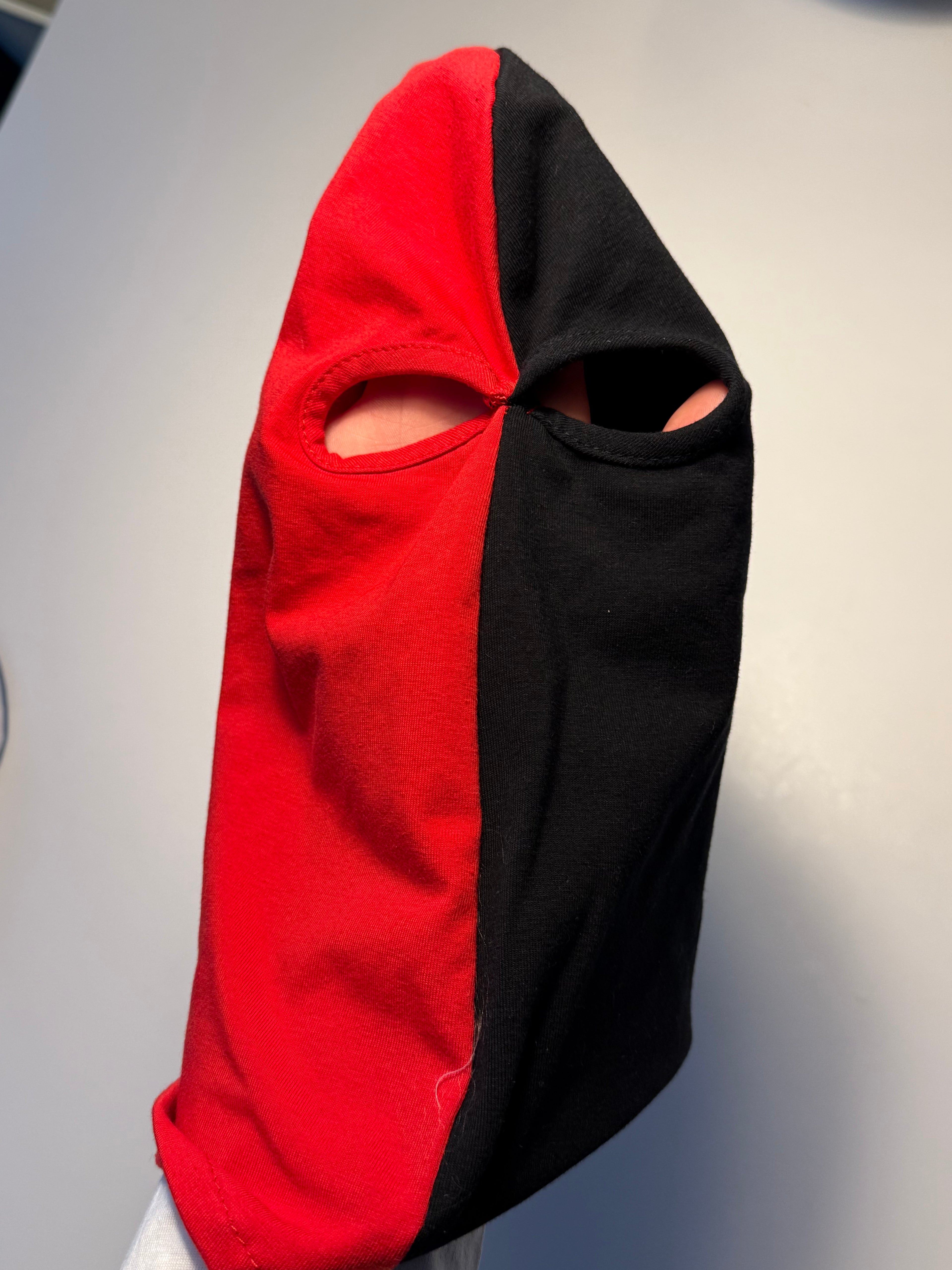 Maske - rød og sort